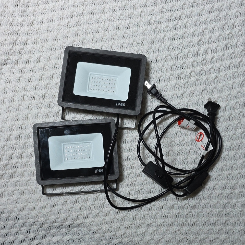 LED Flood Light Pair - Black with White Reflectors